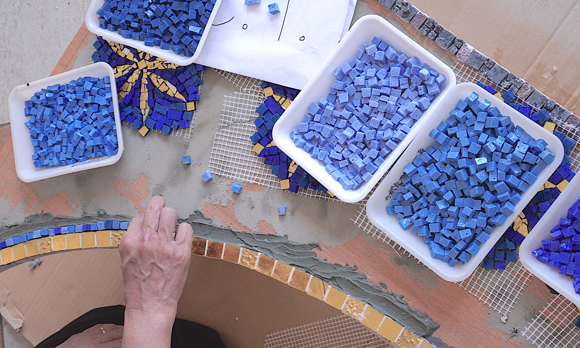 モザイクアートの材料