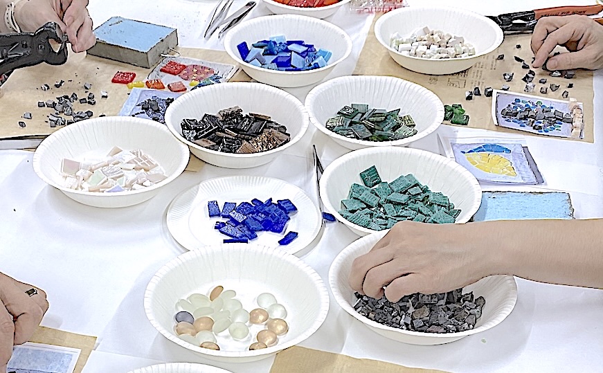 干支「馬」モザイクアート飾り制作　はじめてのワークショップ　ナホミモザイコ